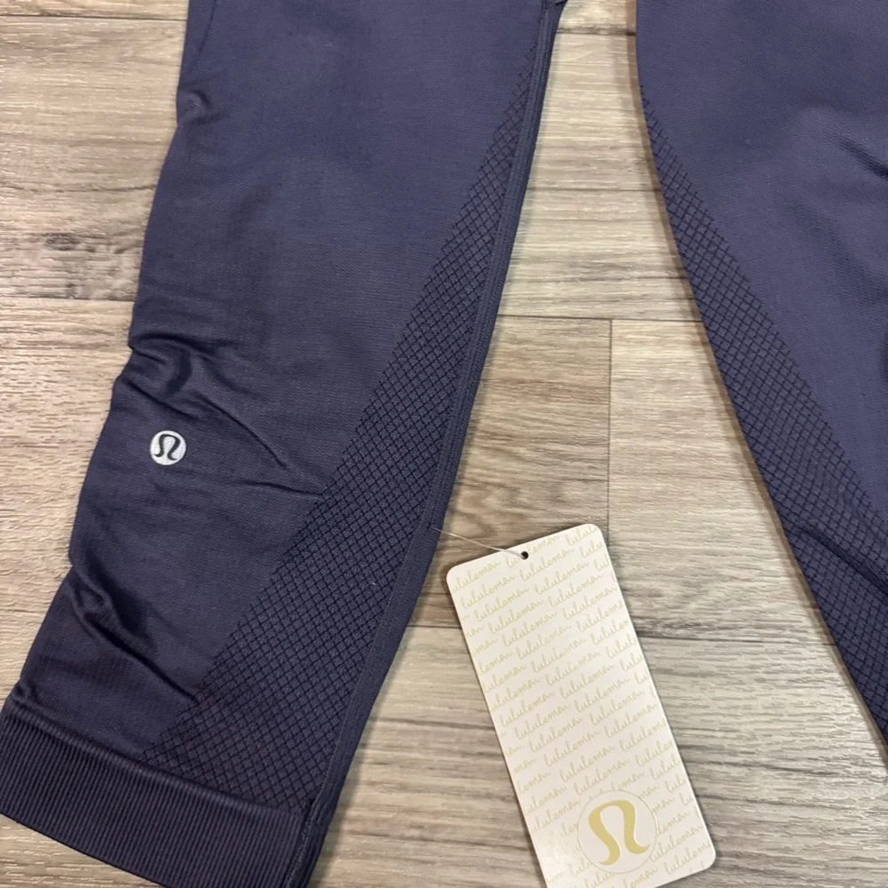 NWT Lululemon Women's In The Flow Crop II in Cabu Blue Size 2